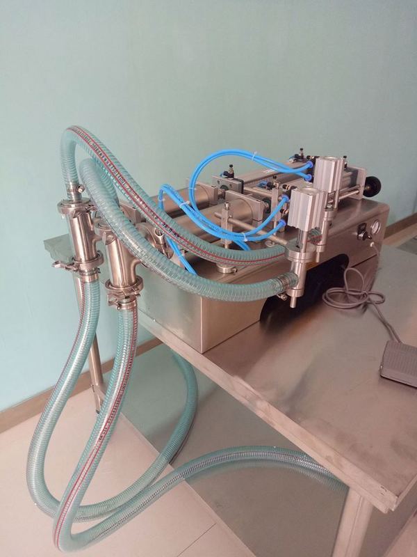 Dubbele sproeiers pneumatische vloeistofvulmachine voor het vullen van shampoo, olie, chemicaliën G1WY-2Y-500