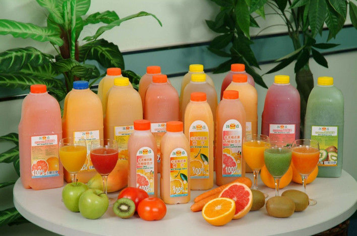 Warm automatische vulmachine voor glazen flessen Kleine grootte sap vulmachine voor huisdieren drank flessen vloeistof vulmachine