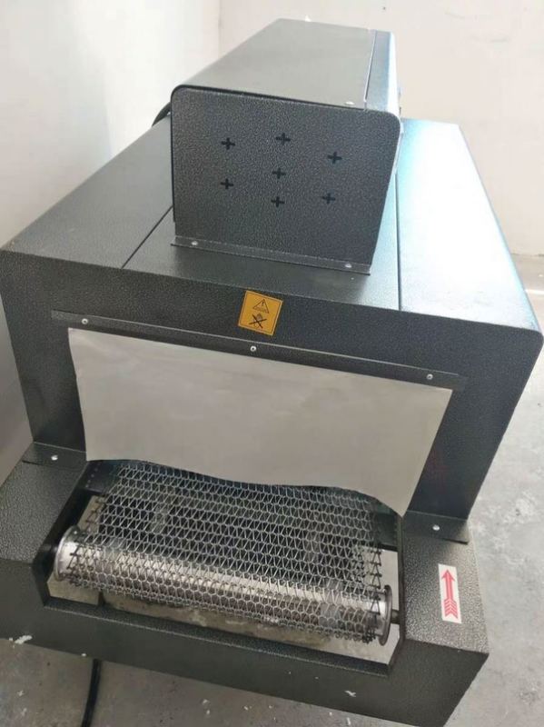 Warm verkoop Kleine plastic film warmtetunnel krimpen snijmachine verpakkingsmachine voor fles / doos Gemakkelijk te bedienen