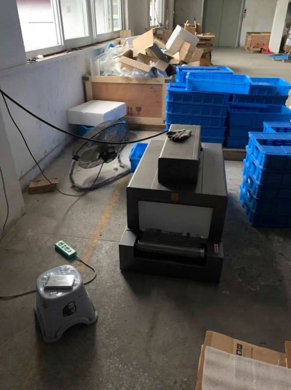 Warm verkoop Kleine plastic film warmtetunnel krimpen snijmachine verpakkingsmachine voor fles / doos Gemakkelijk te bedienen