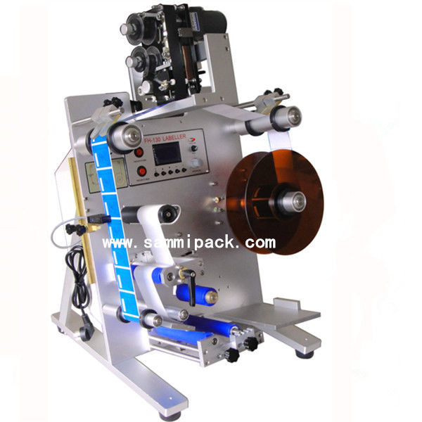 Hoge precisie dubbelzijdige cosmetische wijnfles etiketteermachine, voor- en achterkant zelfklevende sticker applicator voor ronde fles
