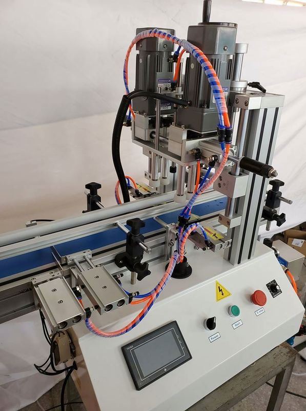 Fabrieksdirecte verkoop Nieuw ontwerp Pneumatisch tafelblad Automatisch Trigger Spray Capper Machine Plastic Bottle Jar Capping Machine