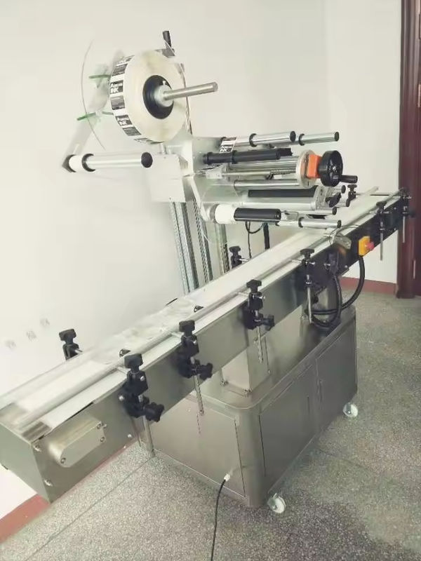 Fabrieksmatige groothandel op maat gemaakte multifunctionele snelle en efficiënte automatische etiketteermachine voor vlakke etikettering