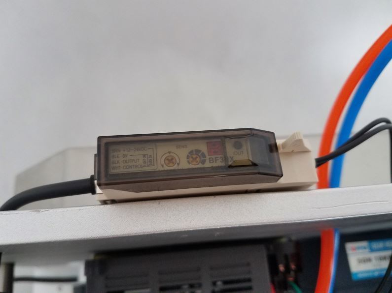 LT-80D Pneumatic Round Bottle Labeling Machine with 220V/110V Power 25-50 Pieces/Min for 15-120 mm Diameter Bottles