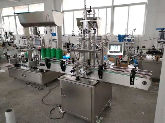 Automatische machine voor het vullen van flessen en het afdrukken van de doppen